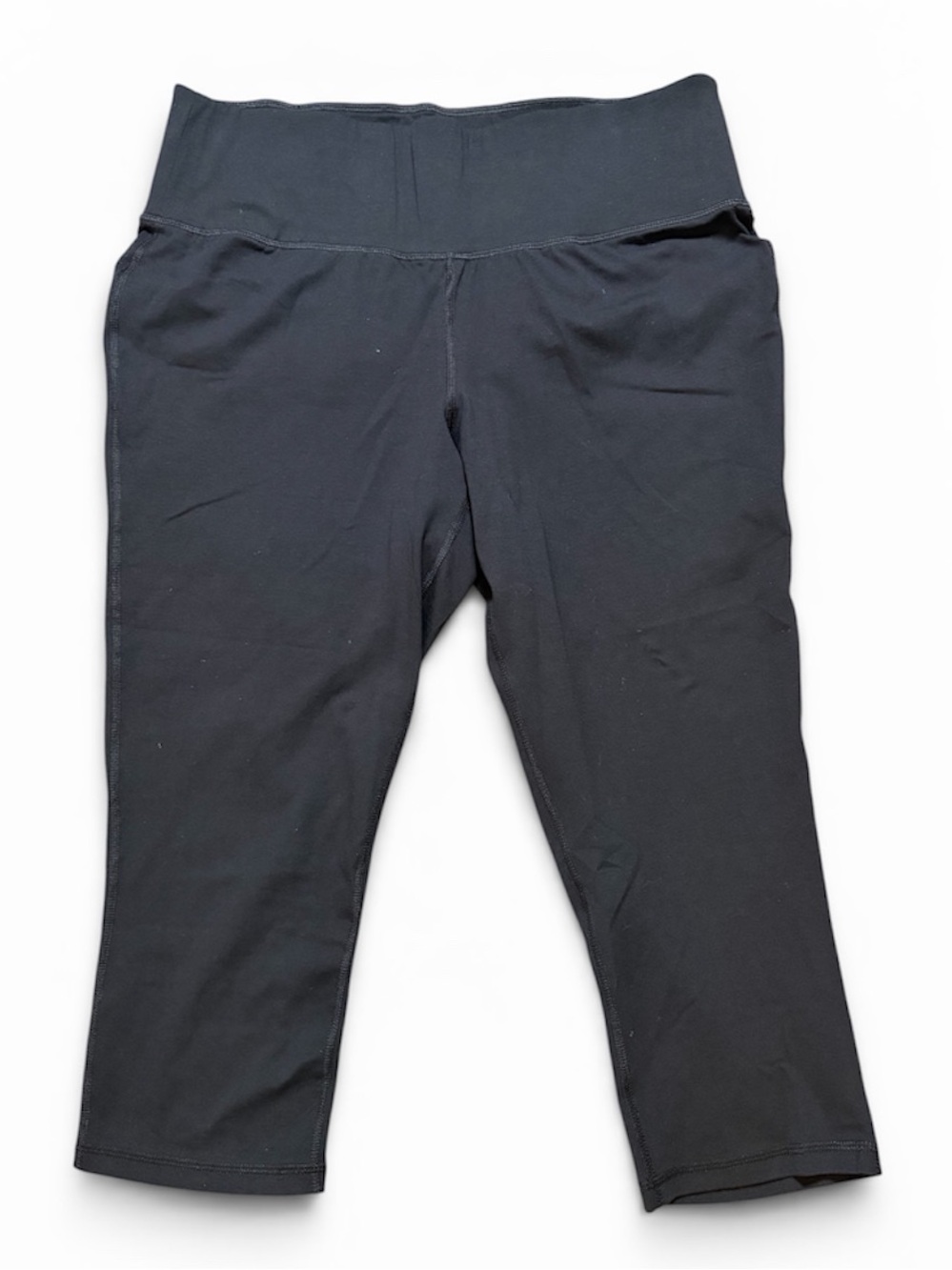 Livi Active Black High-Waist Capri Leggings